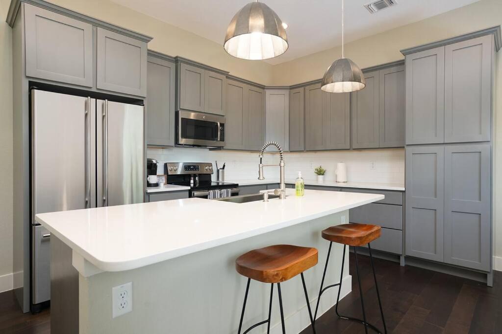 Spacious, Sleeps 6, St Phillips, King Bed San Antonio Eksteriør billede