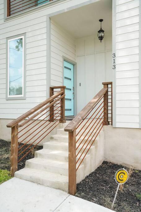 Spacious, Sleeps 6, St Phillips, King Bed San Antonio Eksteriør billede
