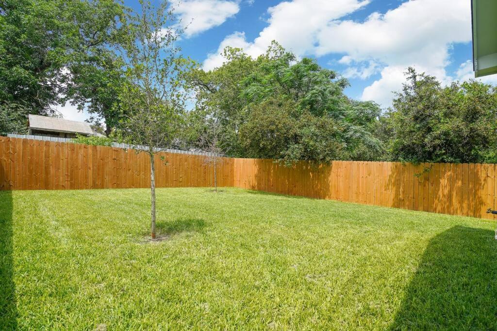 Spacious, Sleeps 6, St Phillips, King Bed San Antonio Eksteriør billede